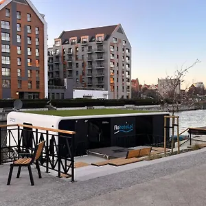 Dom Na Wodzie - Flohotel Gdańsk